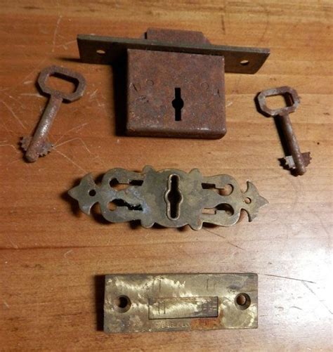 Desk Lock : 1 antique Eagle lock co roll top desk lock with 2 by ... - Lock desktop icons ...