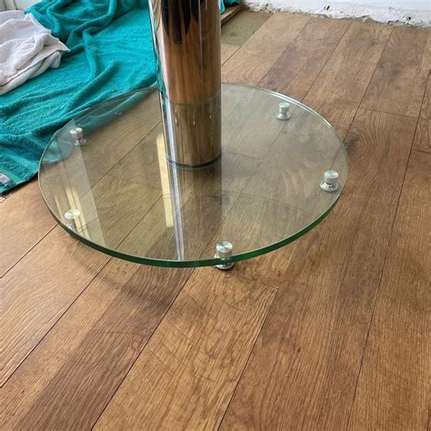 Glass dining table in ME14 Maidstone für gratis zum Verkauf | Shpock AT