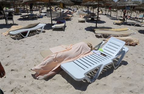 Thousands of tourists flee Tunisia after beach massacre | The Times of ...