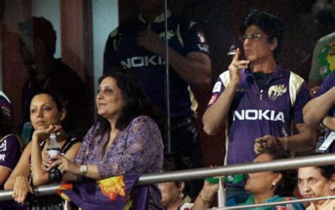 bollywoodmasala: Legal trouble for 'smoker' Shah Rukh Khan