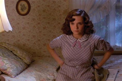 Marty McFly's mom (Lea Thompson) continues to be a MILF to this day ...