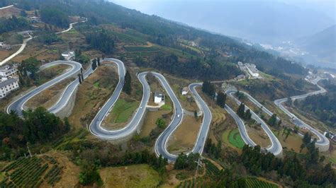 Zigzag road in central China grabs attention - CGTN