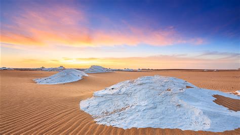 Sunset over The Western Sahara Desert in Africa, Egypt | Windows Spotlight Images