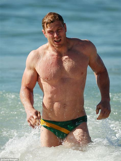 How Wallabies star David Pocock forced himself to do '450 crunches a night' | Daily Mail Online