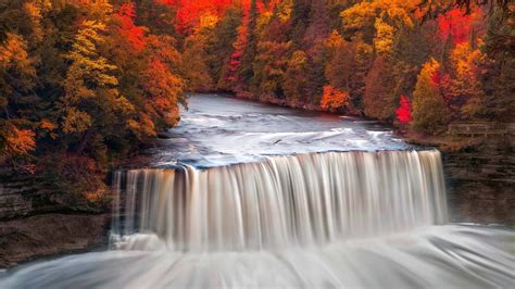 Upper Tahquamenon Falls in Tahquamenon Falls State Park, Michigan | Peapix