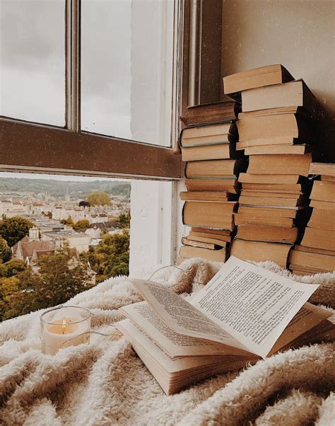 Book & a view ☁️ | Fond d'ecran pastel, Décoration salon beige, Idée ...