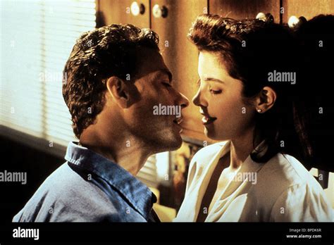 JEAN-CLAUDE VAN DAMME & CYNTHIA GIBB DEATH WARRANT (1990 Stock Photo ...