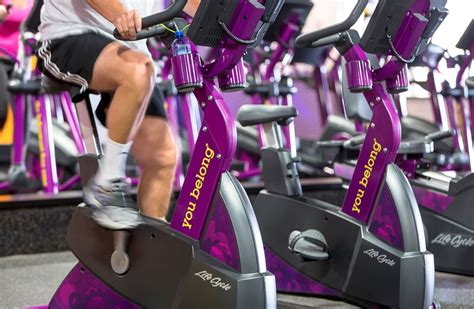 The fastest-growing gym in America has $10 memberships and gives out ...