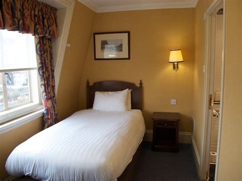 Single Bed, Hotel Russell | The room may have been small, bu… | Flickr