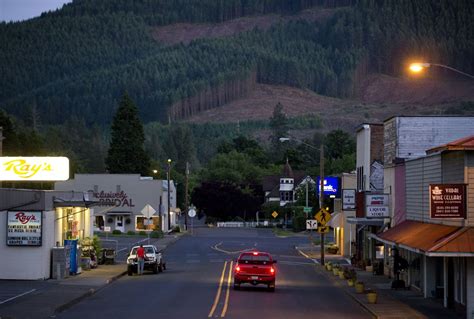 Topless bar in tiny town of Drain draws community ire and new regulations - oregonlive.com