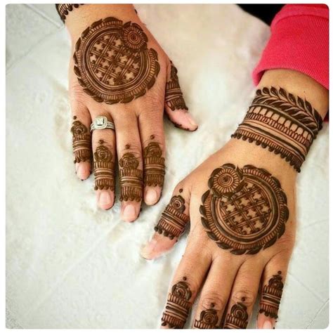 Simple Mehndi Design Round Shape - Janio-Cesar