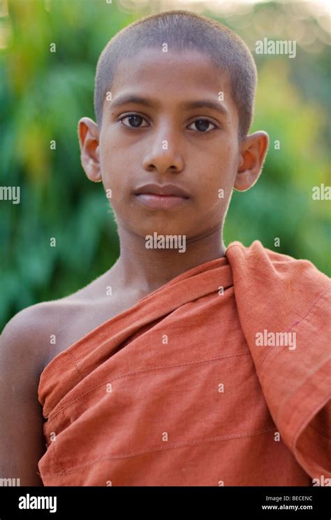Buddhist dress hi-res stock photography and images - Alamy