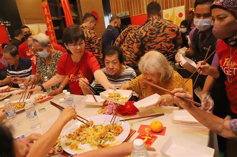 McDonald’s spreads Chinese New Year joy at old folk homes nationwide - Wiki Impact