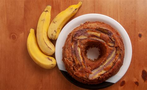 28 receitas de bolo de banana para servir um lanche delicioso