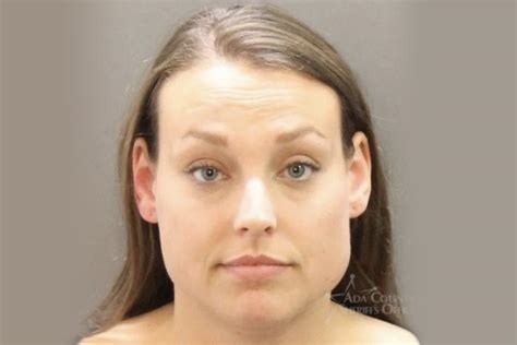 Female corrections officer accused of having sex with inmate ‘and gave him racy pics’ – The US ...