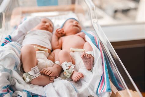 Newborn Twins Fresh 48- Prentice Hospital Photographer | Hannah Drews ...