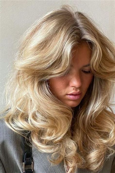 Fluffy hair is the 90s blonde trend all over Instagram right now ...