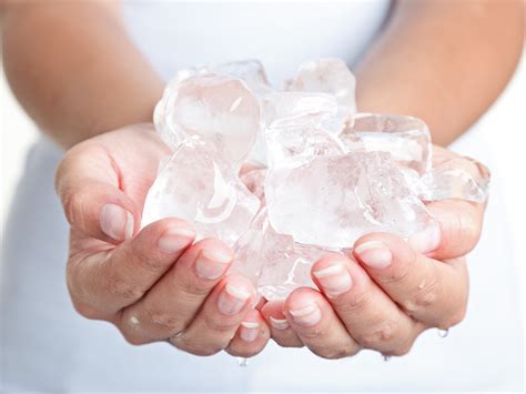 Cold hands: Could it be Raynaud’s? - Harvard Health