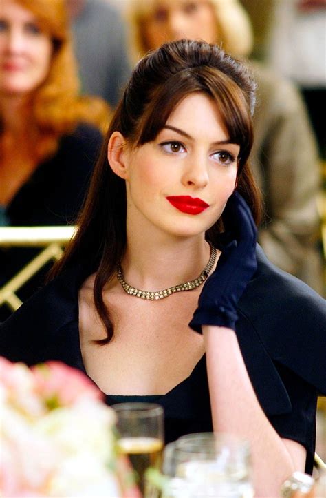 La frange rideau d'Anne Hathaway dans Le Diable s'habille en Prada ...