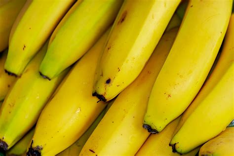 Can You Put Bananas In The Fridge - Storing Banana's Properly - Viraflare