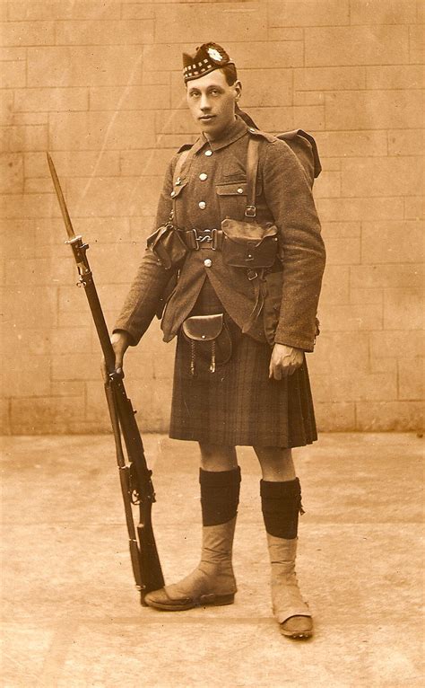 1/9th (Highlanders) Battalion Royal Scots soldier ww1 - 14DL | British army uniform, Soldier, Scots