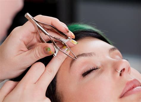 What is Eyebrow Shaping? (with pictures)