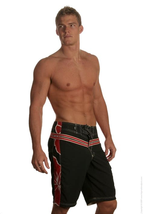 Alan Ritchson | Alan ritchson, Gym men, Mens gym short