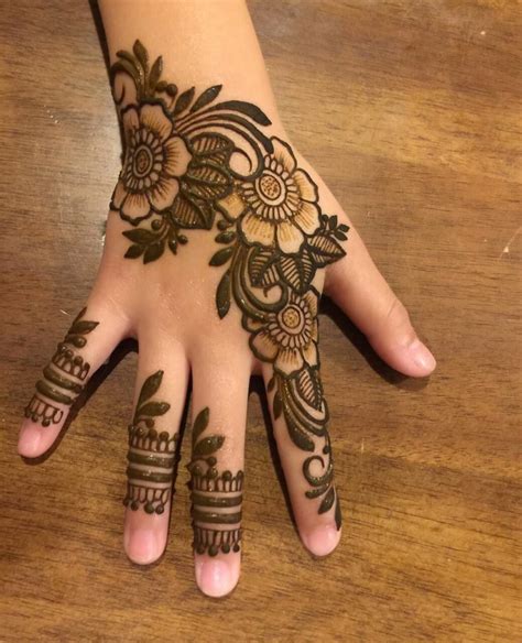 Bridesmaid-Style-Mehndi-For-Kids - K4 Fashion