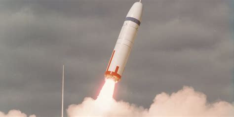 Upgraded Trident II missile being tested from US nuclear submarines ...