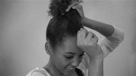 Een Top Knot Maken Met Medium Of Kort Haar | Curly Hair Talk