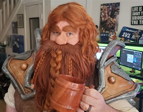 I made a cosplay of my Dwarf Warrior (With Magni Bronzebeard's recolored shoulders) | Scrolller