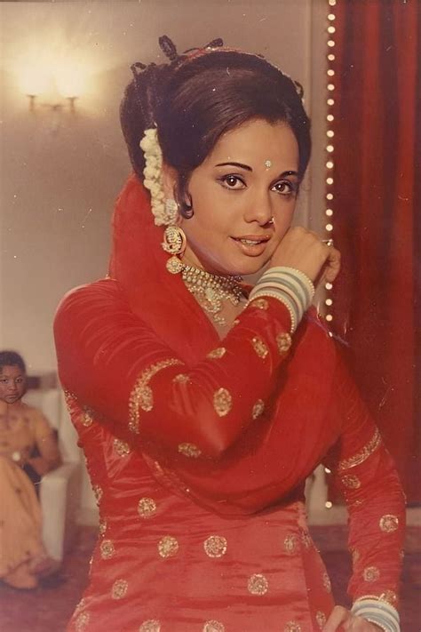 Rare And Latest Photos of Actress Mumtaz | Bollywood outfits, Vintage ...