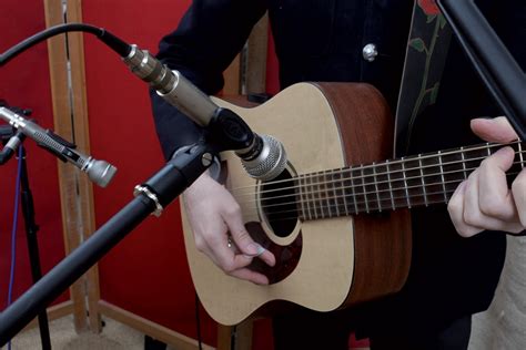 How to Record an Acoustic Guitar with a Dynamic Microphone