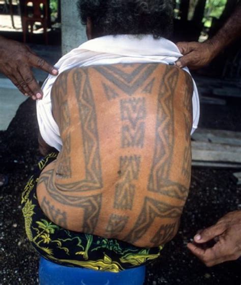 BOLD & BEAUTIFUL: WOMEN’S TATTOOS OF COASTAL PAPUA NEW GUINEA | LARS KRUTAK