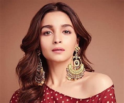 Alia Bhatt Biography, Age, Height, Model and Boyfriend - 🥇