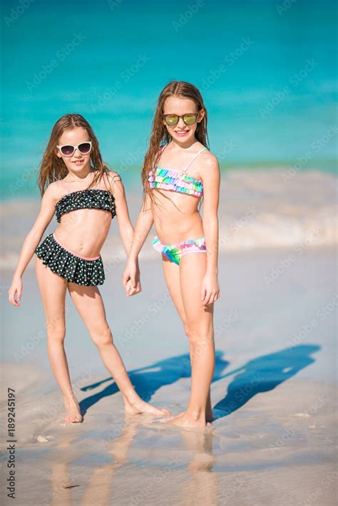 Adorable little girls at beach during summer vacation Stock-Foto ...