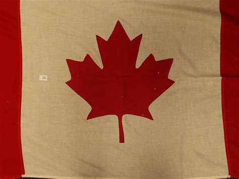 Lot - VINTAGE CANADIAN FLAG