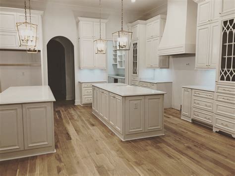 natural oak floors with white cabinets - Blumer Chatroom Portrait Gallery