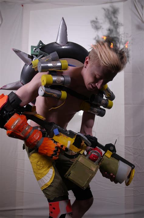 Overwatch Junkrat Cosplay - 9GAG