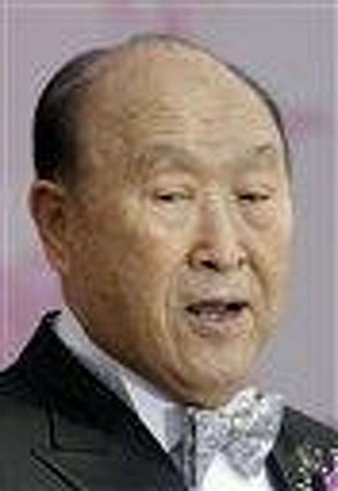 Unification Church founder Sun Myung Moon dies at 92; mass weddings are part of his legacy