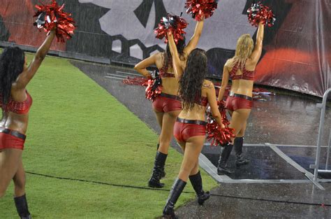 Pro Cheerleader Heaven: Tampa Bay Bucs Cheerleaders in the Rain