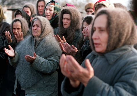 File:Evstafiev-chechnya-women-pray.jpg - Wikimedia Commons