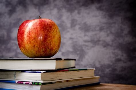 red, apple, top, three, books, education, school, knowledge | Piqsels