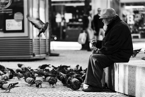 14 Excellent Examples of Street Photography in Black and White | Photzy