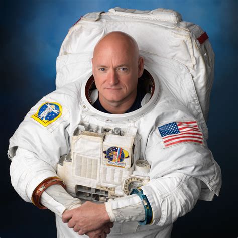 Astronaut Scott Kelly revisits year in space | Lively Times