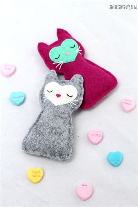 Free cat sewing pattern - felt pocket kitty! | Sewing projects for ...