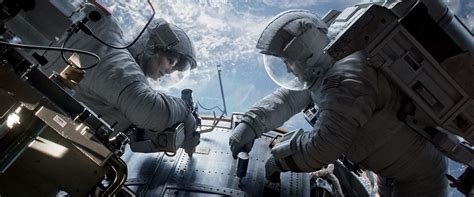 Gravity movie review & film summary (2013) | Roger Ebert