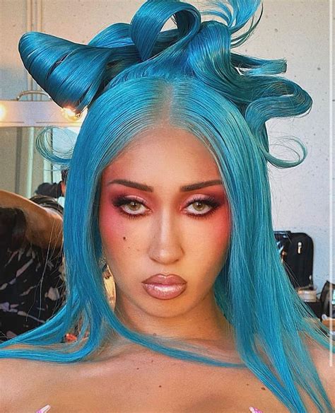 𝔘𝔠𝔥𝔦𝔰 𝔇𝔞𝔦𝔩𝔶 on Instagram: “blu🦋🧜🏻‍♀️💙” | Kali uchis, Hair styles, Cool ...