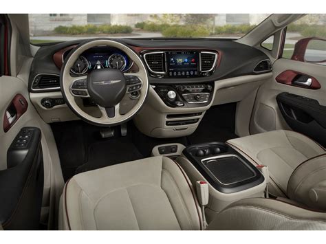 2019 Chrysler Pacifica: 176 Interior Photos | U.S. News