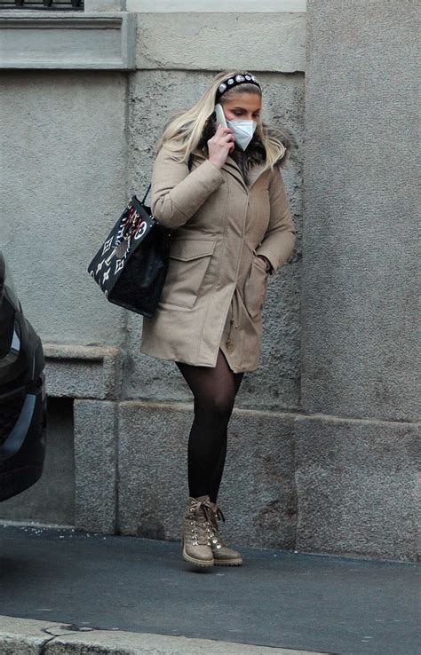 Francesca Cipriani in a Beige Jacket Was Seen Oun in Milan – Celeb Donut